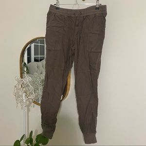 Aritzia Community Cargo Pant